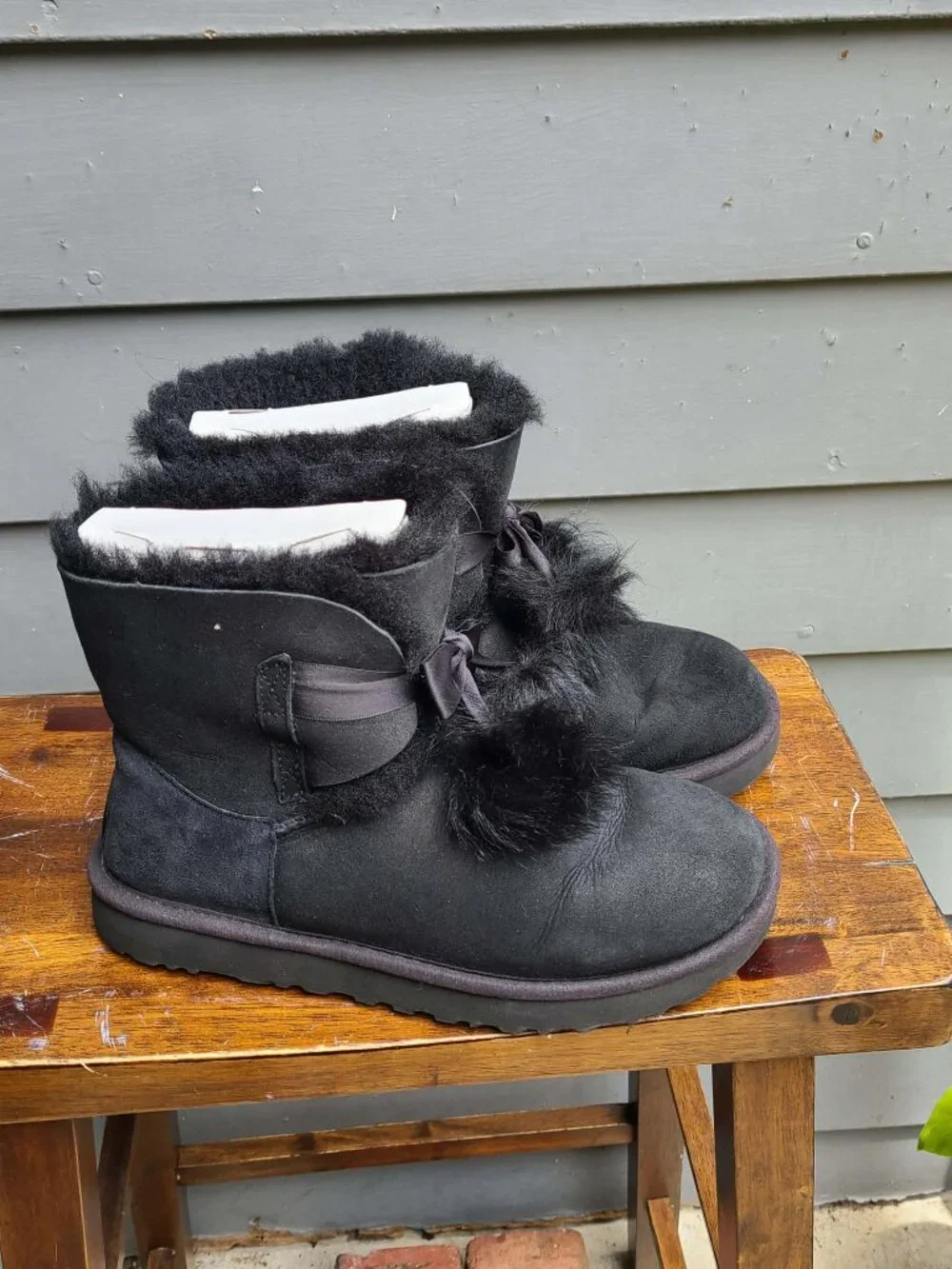 UGG Gita Black Suede Shearling Boots size 8 in Box